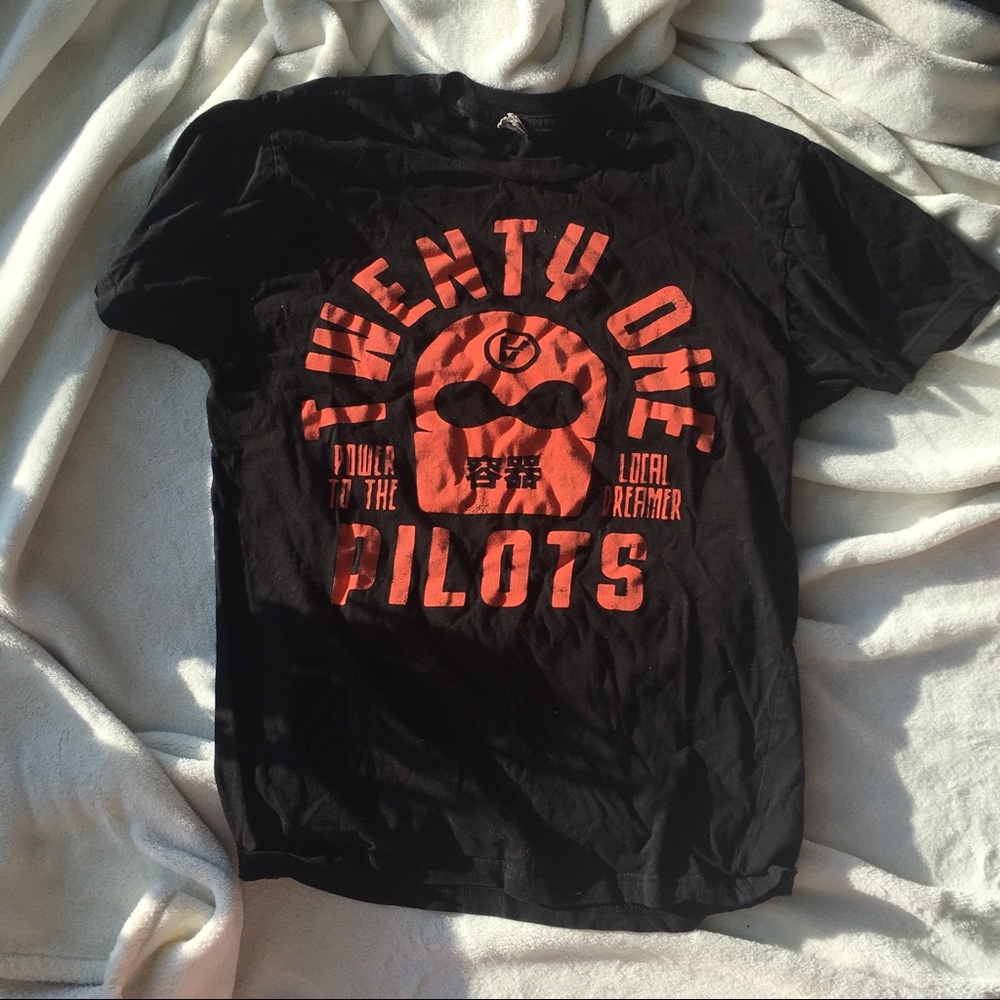 Rare hot topic twentyonepilots red shirt